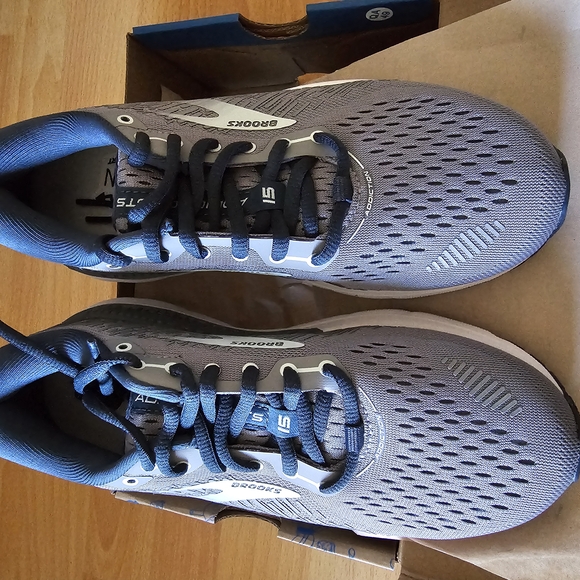 Brooks Addiction WOMENs Gray Running Shoes NIB - Picture 2 of 5